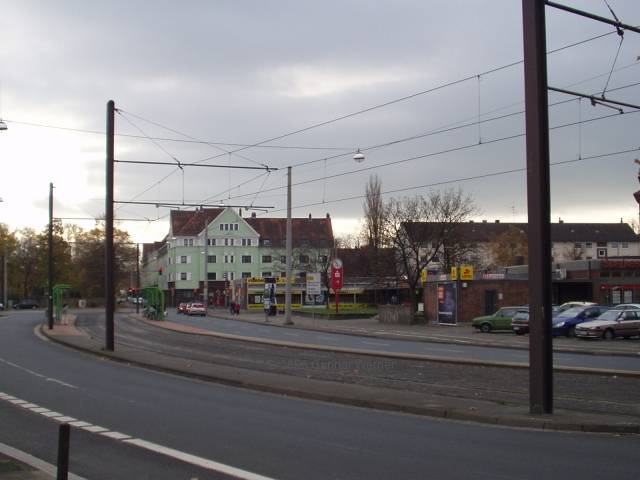 Foto: kleines EKZ zwischen Franz-Nause-Str. und der Haltestelle Wunstorfer Strae