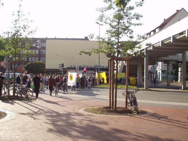Foto: Aufbruch des Demonstrationszuges zur Limmerstrae